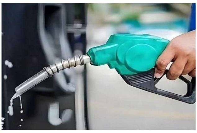 یکم جنوری سے پیٹرول سستا، ہائی اسپیڈ ڈیزل مہنگا ہونے کا امکان