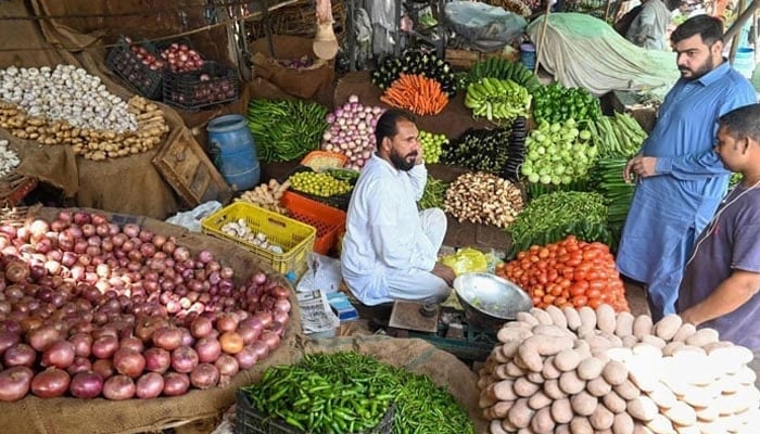 چکن، پیاز اور کیلا مہنگا، ٹماٹر 13 فیصد سستا