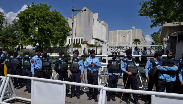 نئے ججز کی تقرری کیخلاف وکلا کا احتجاج، پولیس سے جھڑپیں، سری نگر ہائی وے بلاک کردی