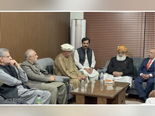 گرینڈ اپوزیشن الائنس کو توسیع دینے کے معاملے میں پیش رفت