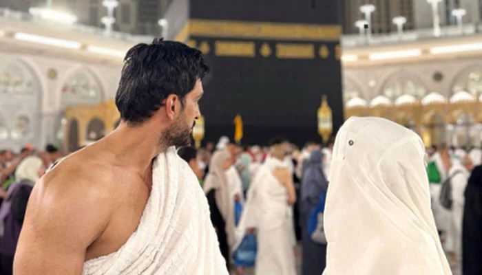 اداکار عمر شہزاد نے بھی خانہ کعبہ میں نکاح کرلیا۔