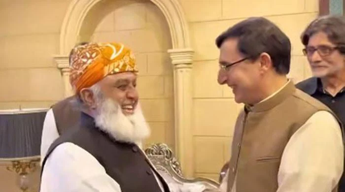 پی ٹی آئی اور جے یو آئی قائدین کے درمیان مذاکرات، رمضان سے ہی جدوجہد شروع کرنے پر اتفاق
