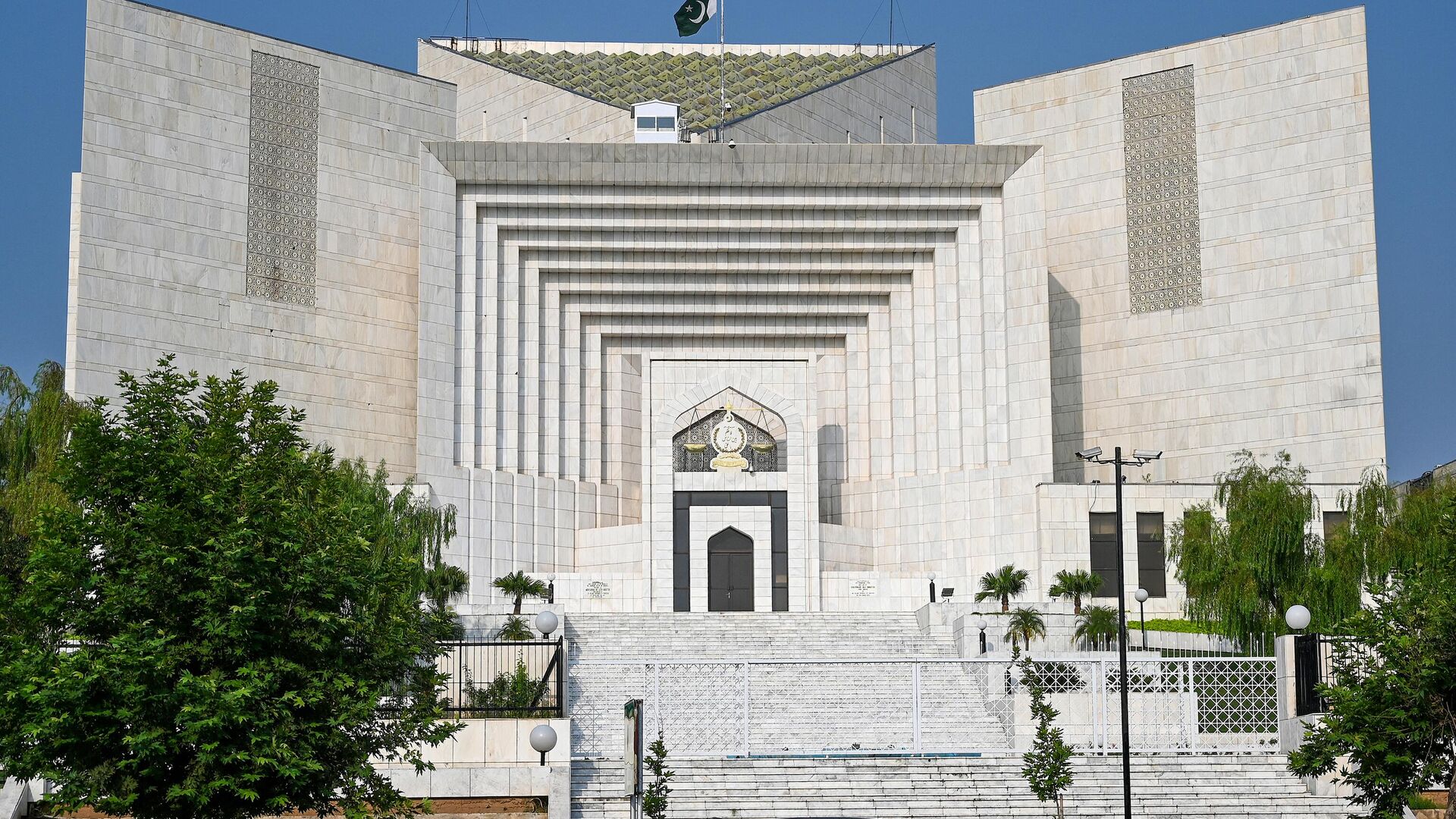سپر ٹیکس کیس کی سماعت کرنے والا سپریم کورٹ کا آئینی بینچ ٹوٹ گیا