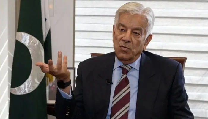 پی ٹی آئی والے کہتے ہیں خان نہیں تو پاکستان نہیں: خواجہ آصف