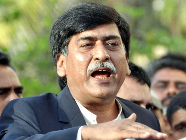 لسانی فسادات کی کوشش، ڈمپر جلانے والوں کو گرفتار نہیں کیا گیا،آفاق احمد