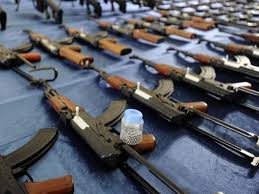 افغان طالبان نے 5 لاکھ امریکی ہتھیار دہشت گردوں کو بیچ دیے، برطانوی میڈیا