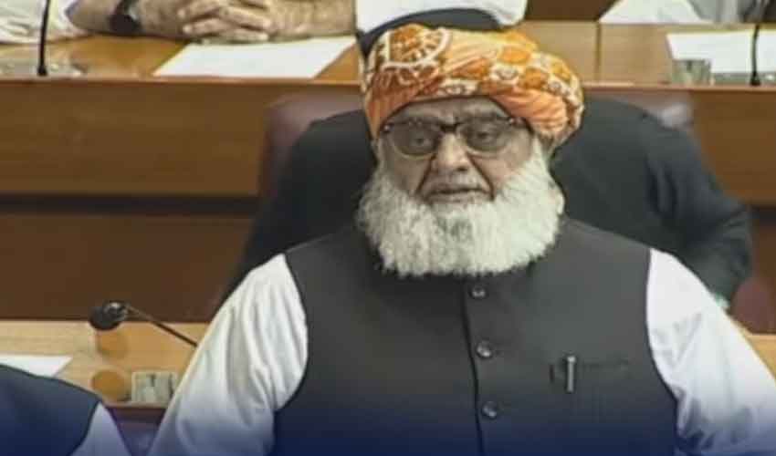 مدارس کا ہر نوجوان فوج کے ساتھ صف اول پر ہوگا، مولانا فضل الرحمان