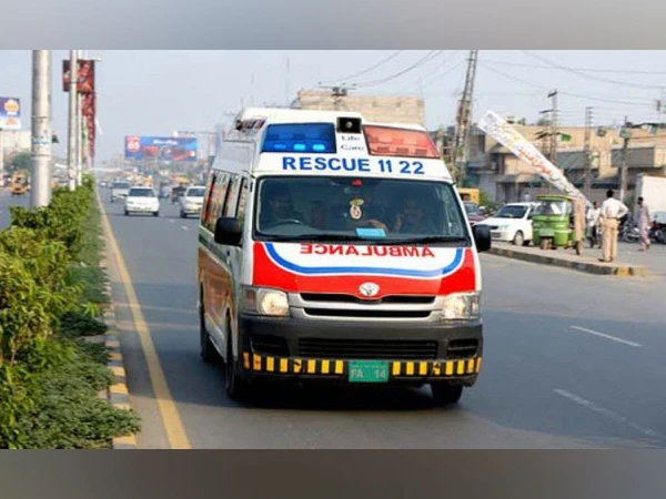 ڈمپر کی رکشوں اور  موٹرسائیکلوں کو ٹکر، 5 افراد جاں بحق