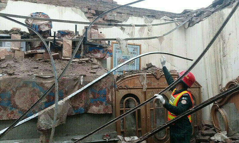 پنجاب میں موسلا دھار بارش،13 جاں بحق،کراچی میں کہیں ہلکی اور کہیں تیز بارش