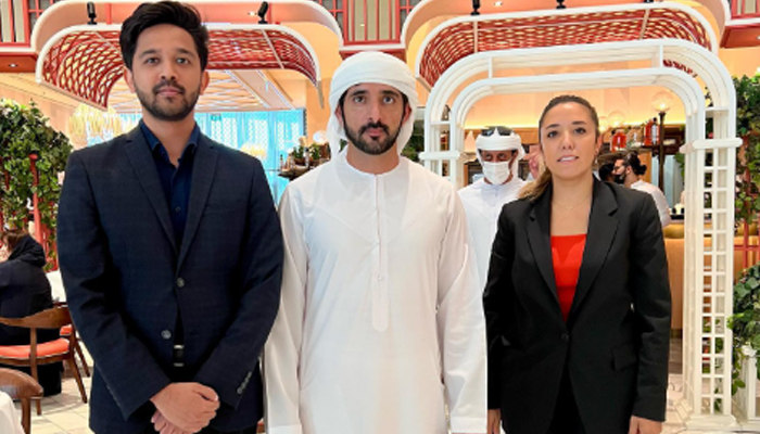 دبئی مال میں ولی عہد نے تمام افراد کے کھانے کا بل ادا کر دیا