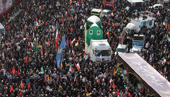 تہران :اعلیٰ عسکری کمانڈرز سمیت 60 شہدا کی نماز جنازہ ادا