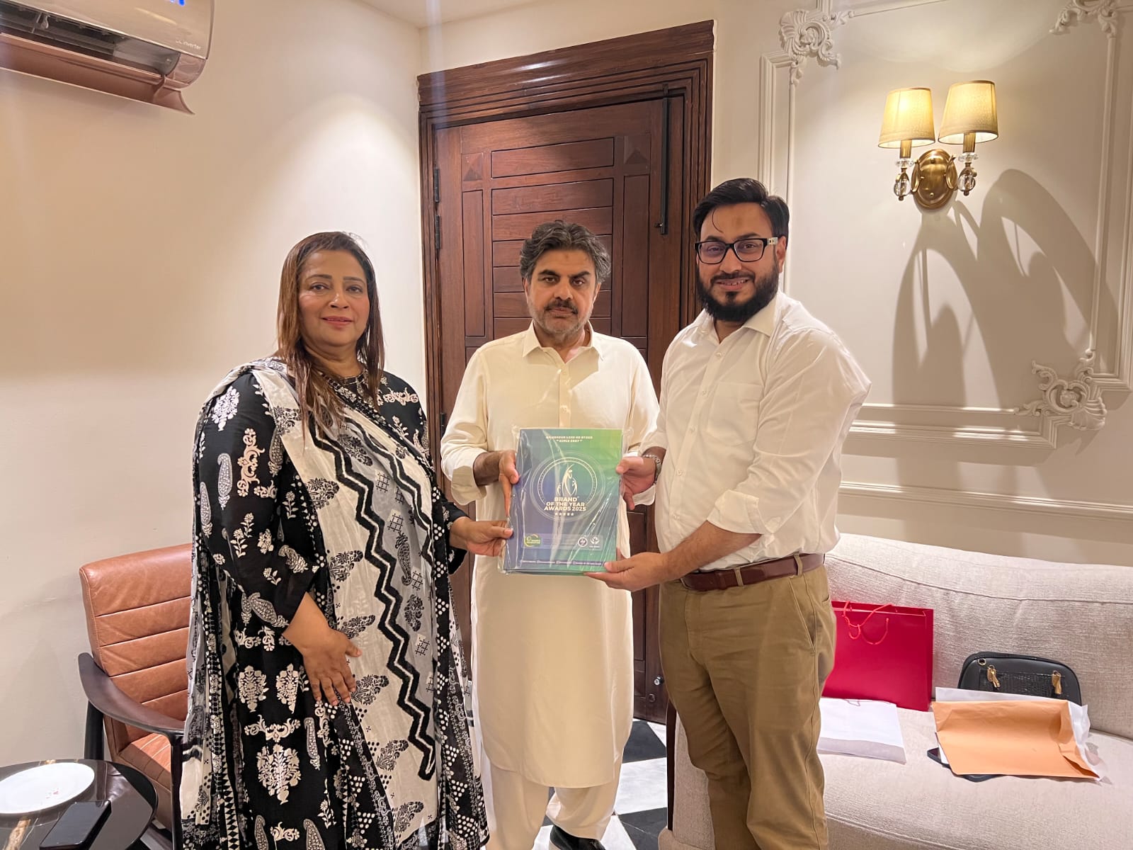برانڈز فاؤنڈیشن کے سی ای او شیخ راشد عالم کی وزیرِ توانائی، منصوبہ بندی و ترقیات سندھ سید ناصر حسین شاہ سے ملاقات،سالانہ تحقیقاتی ا شاعت پیش کی