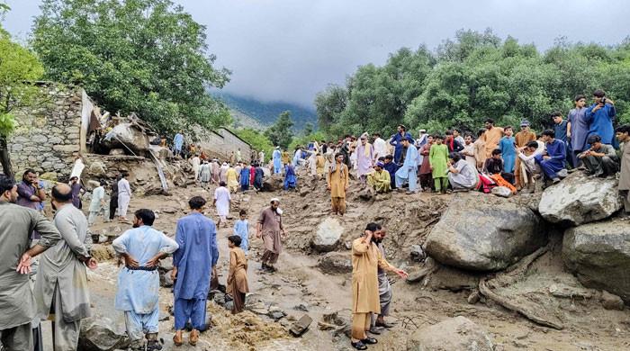 پختونخوا : بارشوں اور سیلاب سے اموات 400سے متجاوز، مزید لینڈ سلائیڈنگ کا خطرہ