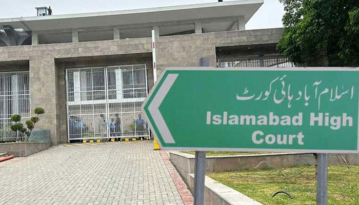 عمران خان اوربشریٰ بی بی کی جیل میں حق زوجیت کی ادائیگی کیلئے دائر درخواست پر نوٹس جاری