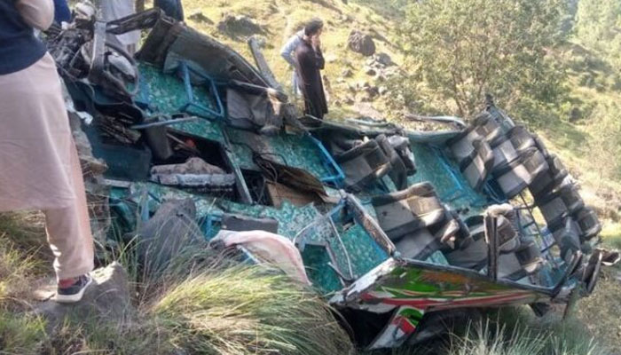 منی ٹرک بریک فیل ہونے سے کھائی میں جاگرا، 11 افراد جاں بحق