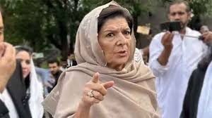 عمران خان سے ملاقات نہ کروانے پر علیمہ خان کی توہین عدالت کی درخواست