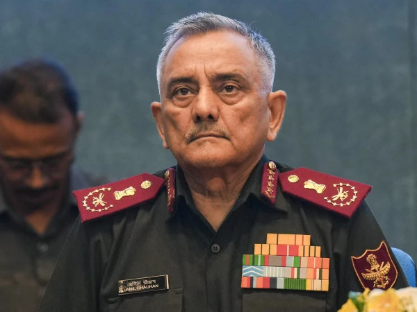بھارتی آرمی چیف کا ذہنی انتشار سے بھرا بیان، عسکری قیادت شدید ذہنی بوکلاہٹ کا شکار