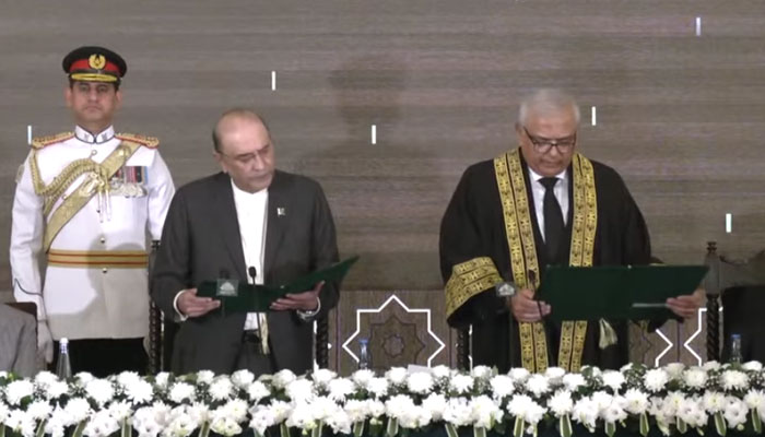 وفاقی آئینی عدالت کے پہلے چیف جسٹس امین الدین نے عہدے کا حلف اٹھالیا
