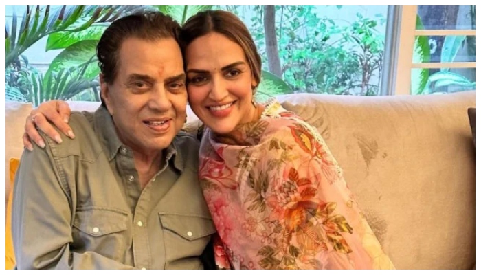 بھارتی میڈیا پر بالی وڈ لیجنڈ اداکار دھرمیندر کے انتقال کی خبریں، بیٹی نے تردید کردی