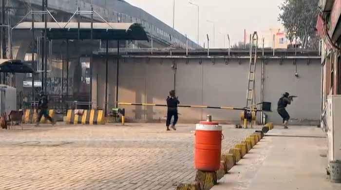 پشاور: ایف سی ہیڈ کوارٹر پر حملہ، 3 دہشتگرد ہلاک، 3 ایف سی اہلکار شہید