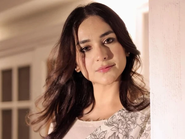 یمنیٰ زیدی کو  بولڈ لباس پہننے پر شدید تنقید کا سامنا