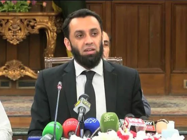 عمران خان معمولی طبی معائنےکے بعد اسپتال سے جیل واپس آگئے، عطاء اللہ تارڑ