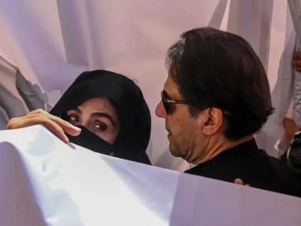 عمران خان اور بشریٰ بی بی کی جیل میں ملاقات، دونوں 45 منٹ  اکٹھے رہے