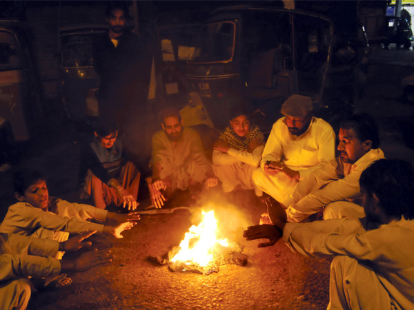 کراچی میں  یخ بستہ ہواؤں سے پارہ سنگل ڈیجیٹ میں ریکارڈ