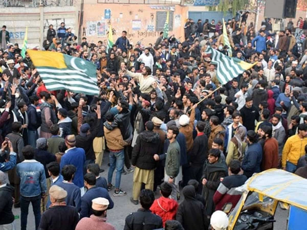 کشمیری یومِ حقِ  خودارادیت منا رہے ہیں، بھارتی مظالم کیخلاف آواز بلند