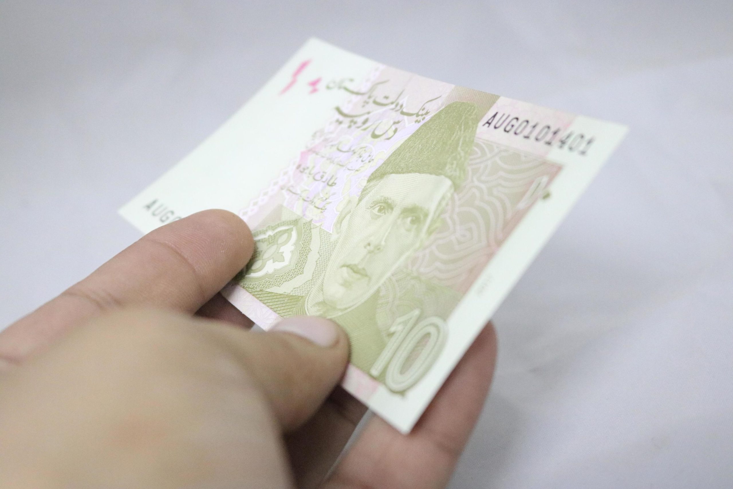 10 روپے کا نوٹ ختم  کرنے کے حوالے سے حکومتی کمیٹی کی رپورٹ