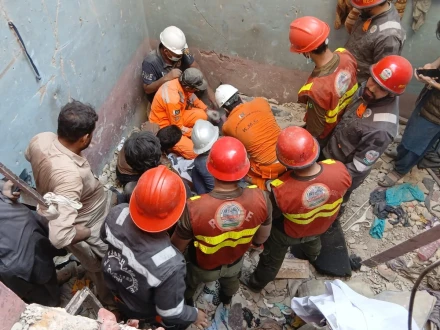 کراچی: سولجر بازار میں رہائشی عمارت میں گیس لیکج کا دھماکا، 16 افراد جاں بحق