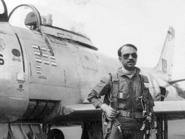 دشمن کے 5 طیارے تباہ کرنے والے پائلٹ ایم ایم عالم کی آج 13 ویں برسی