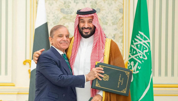 پاکستان کی سعودیہ سے 10 سال کیلئے 5 ارب ڈالر ڈپازٹ، 5 ارب ڈالر کی تیل کی سہولت کی درخواست