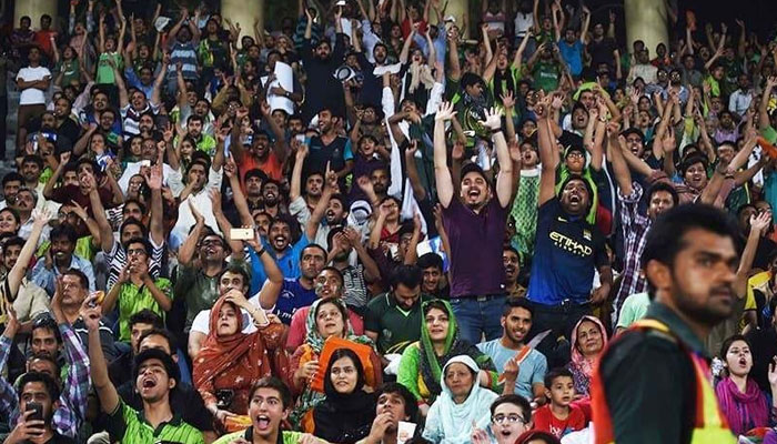 وزیراعظم نے پی ایس ایل فائنل میں تماشائیوں کو اسٹیڈیم آنے کی اجازت دیدی