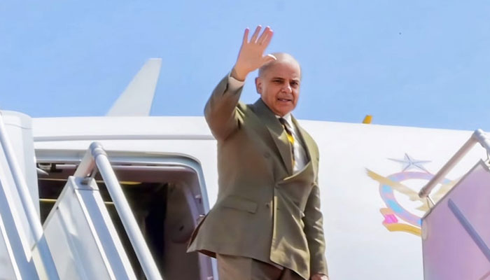 وزیراعظم شہباز شریف اہم دورے پر سعودی عرب روانہ
