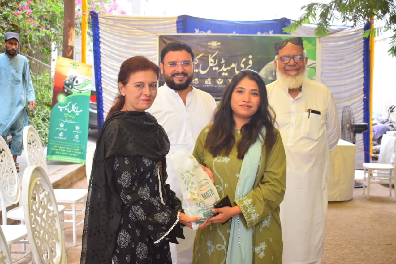 ہمدرد فاونڈیشن پاکستان کی انچارج  کا تحفہ