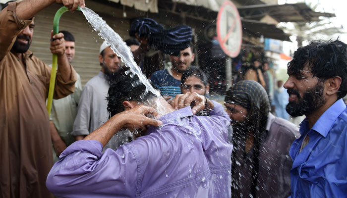 کراچی: گرمی کی شدت 41 ڈگری سے بھی زائد ہونے کا امکان