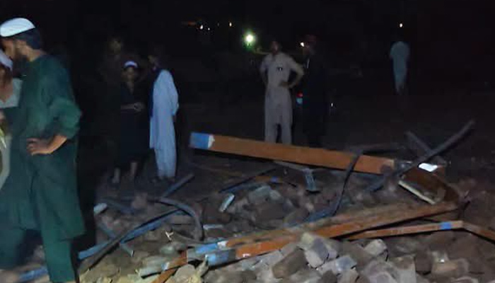 کوہاٹ میں بارش کے دوران کچے مکان کی چھت گرگئی، 11 افراد جاں بحق