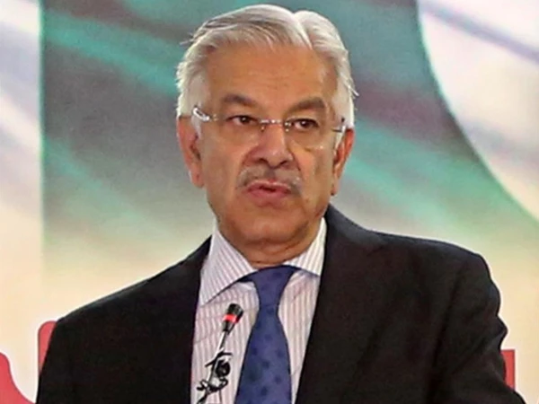 عمران خان کی نجی اسپتال منتقلی؛ خواجہ آصف کا سخت مؤقف سامنے آ گیا