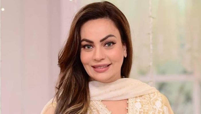 کئی مرتبہ  مرد اداکاروں نے دھوکا دیا،سعدیہ امام کا انکشاف